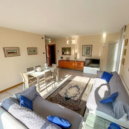 Exclusive 120 Sqm In The Heart Of شقة بيرغامو